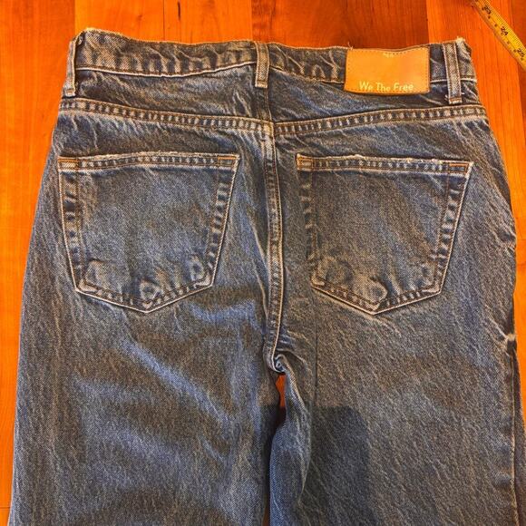 We the free Flared Jeans sz 26 like new blue relaxed jean - Picture 6 of 10
